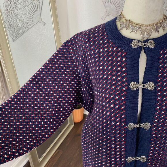 L.L Bean Whimsygoth 100% Wool Blue Red Heart Silver Clasp Romantic Knit Cardigan - Picture 4 of 8
